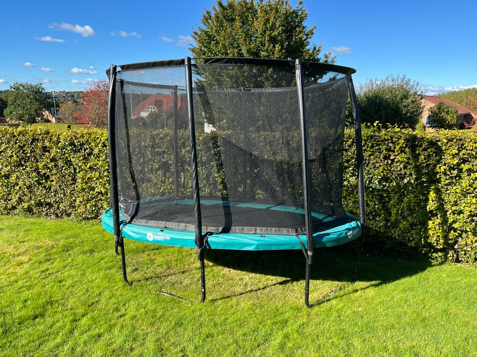 Trampolin, North