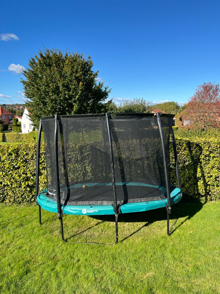 Trampolin, North