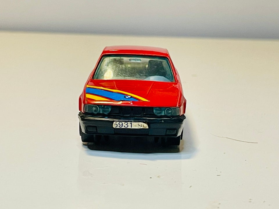 Modelbil, Bburago BMW 535i, skala