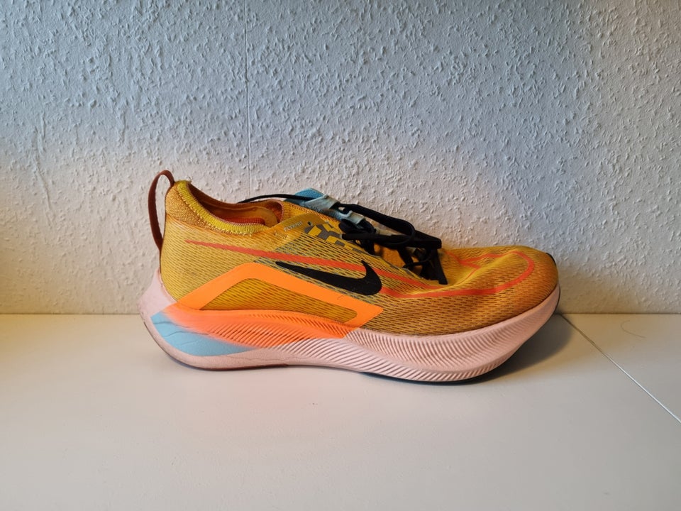 Løbesko, Nike Zoom fly 4, str. Str.