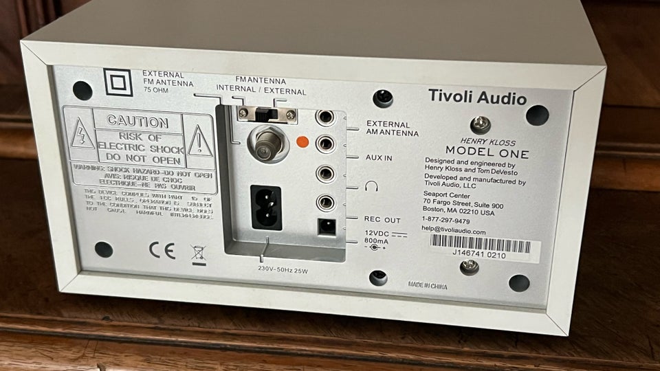 AM/FM radio, Tivoli, Model ONE