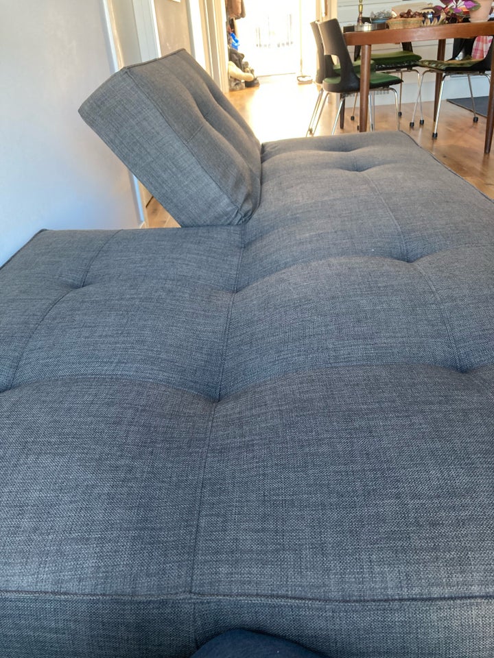 Sovesofa, Innovation Living, b: