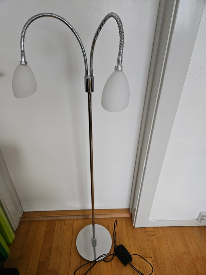 Standerlampe, Herstal Cut 2