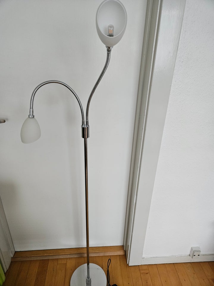 Standerlampe, Herstal Cut 2