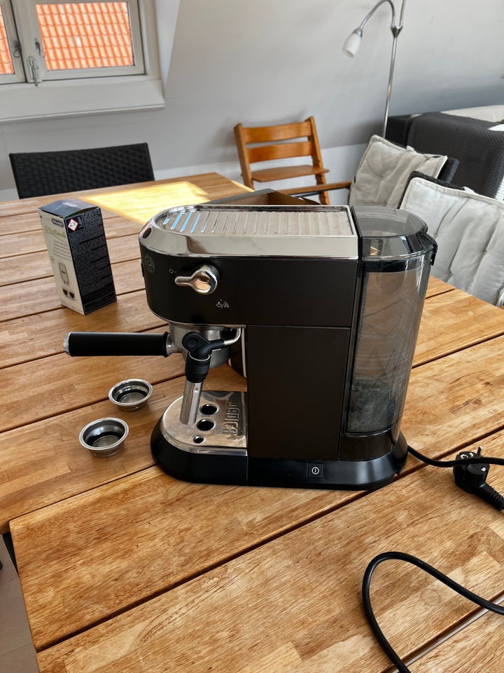 EC685BK 1350W delonghi