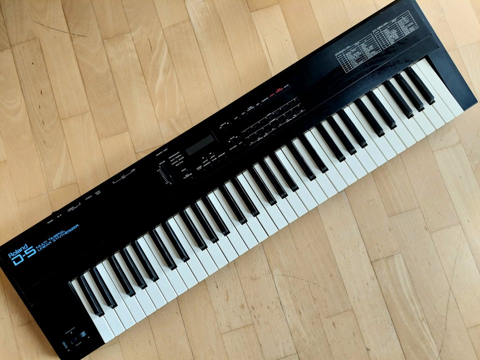 Keyboard ROLAND D-5