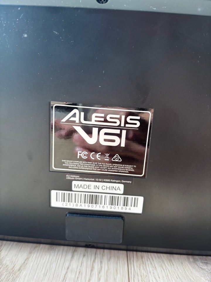 Keyboard Alesis V61