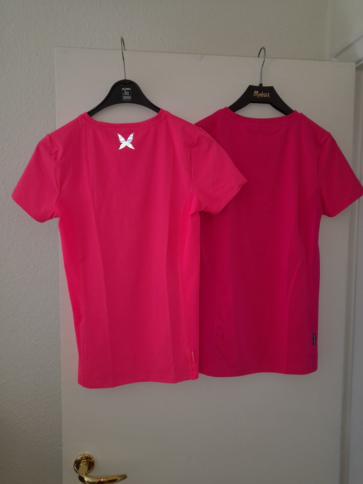 T-shirt, To sportsbluser med korte