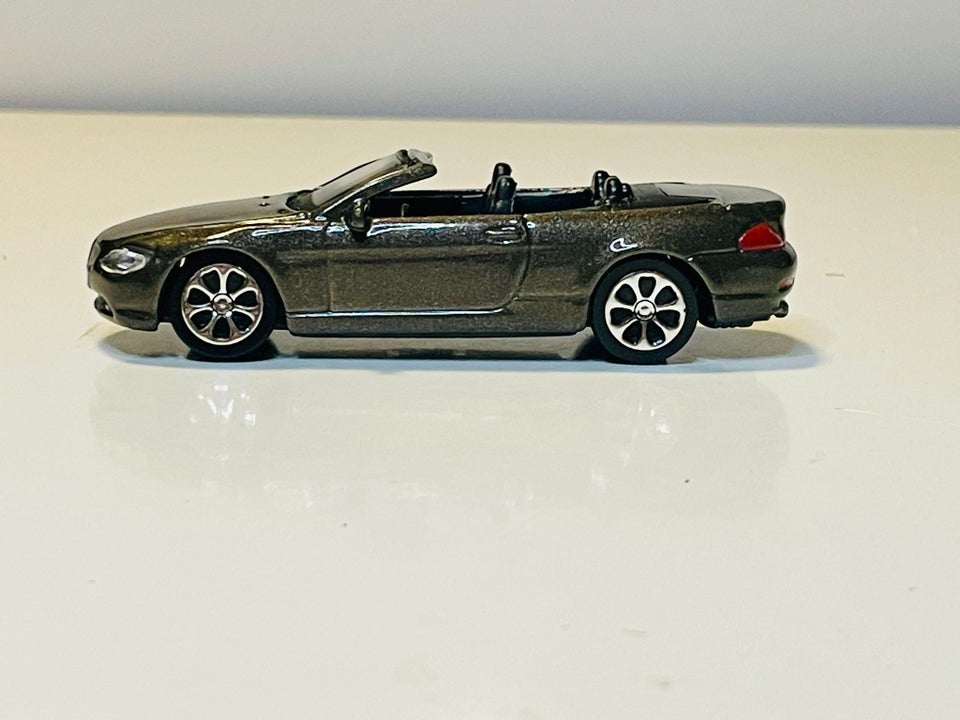 Modelbil, Bburago BMW 645 Ci, skala