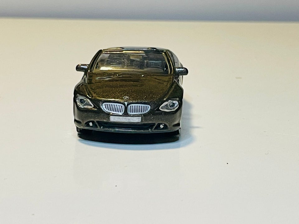 Modelbil, Bburago BMW 645 Ci, skala