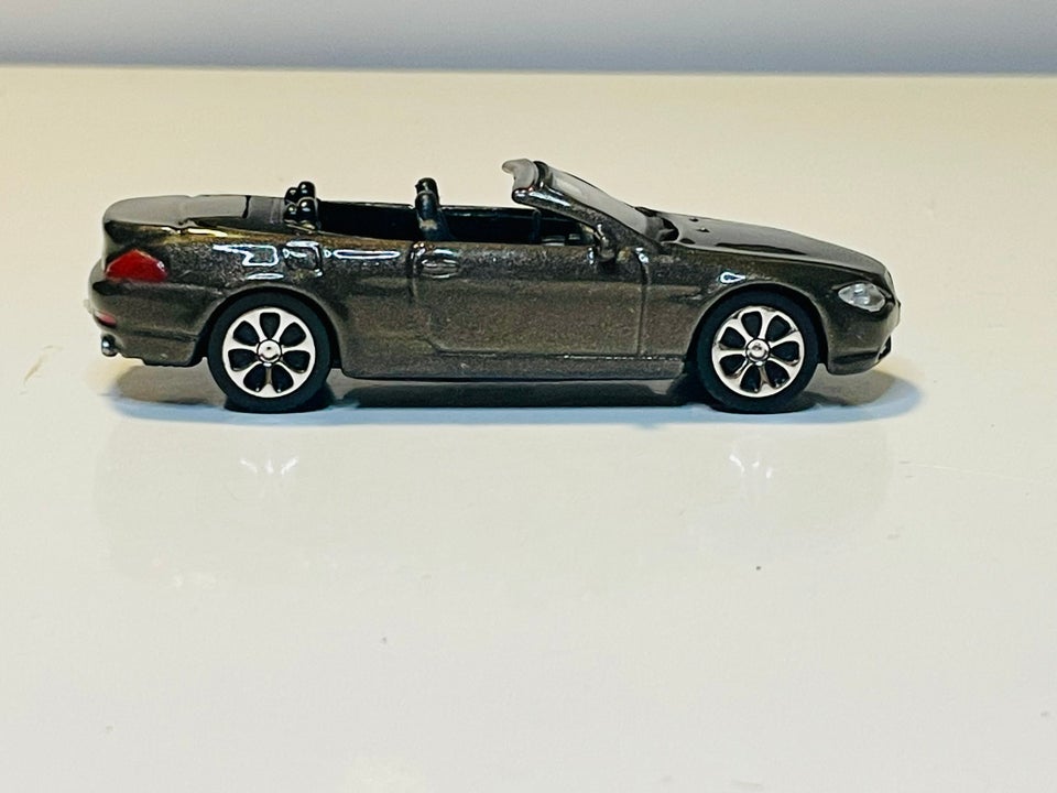 Modelbil, Bburago BMW 645 Ci, skala