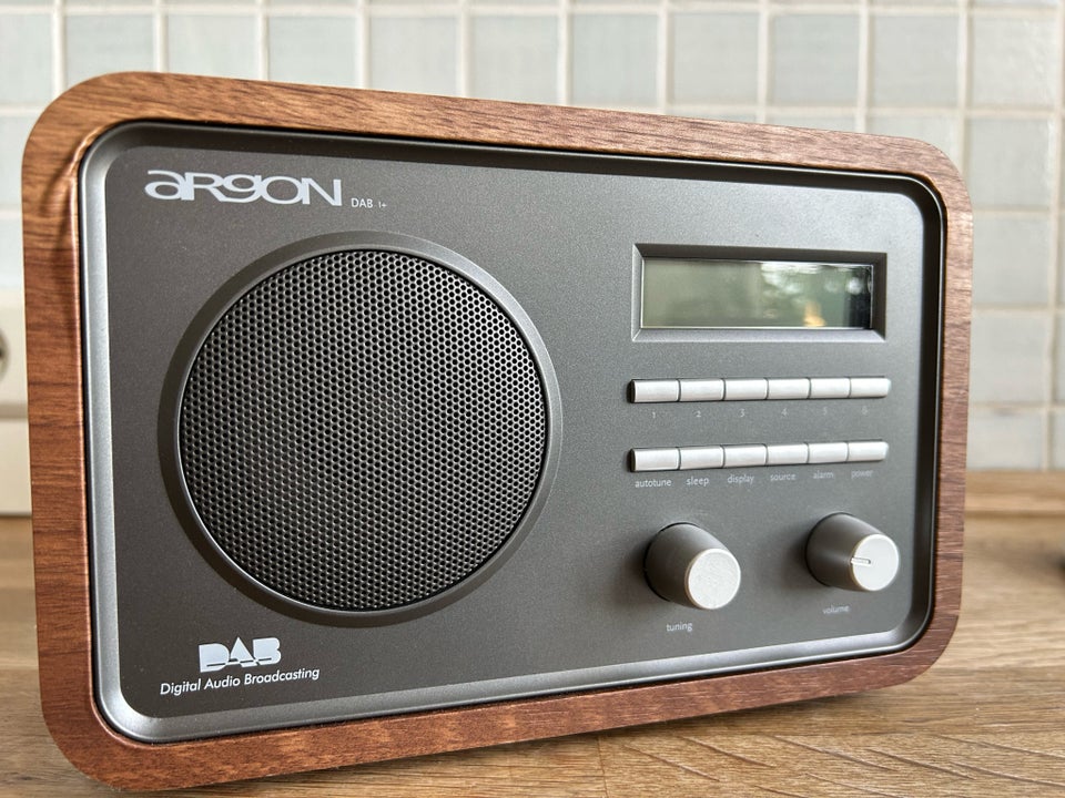 DAB-radio, Argon, God