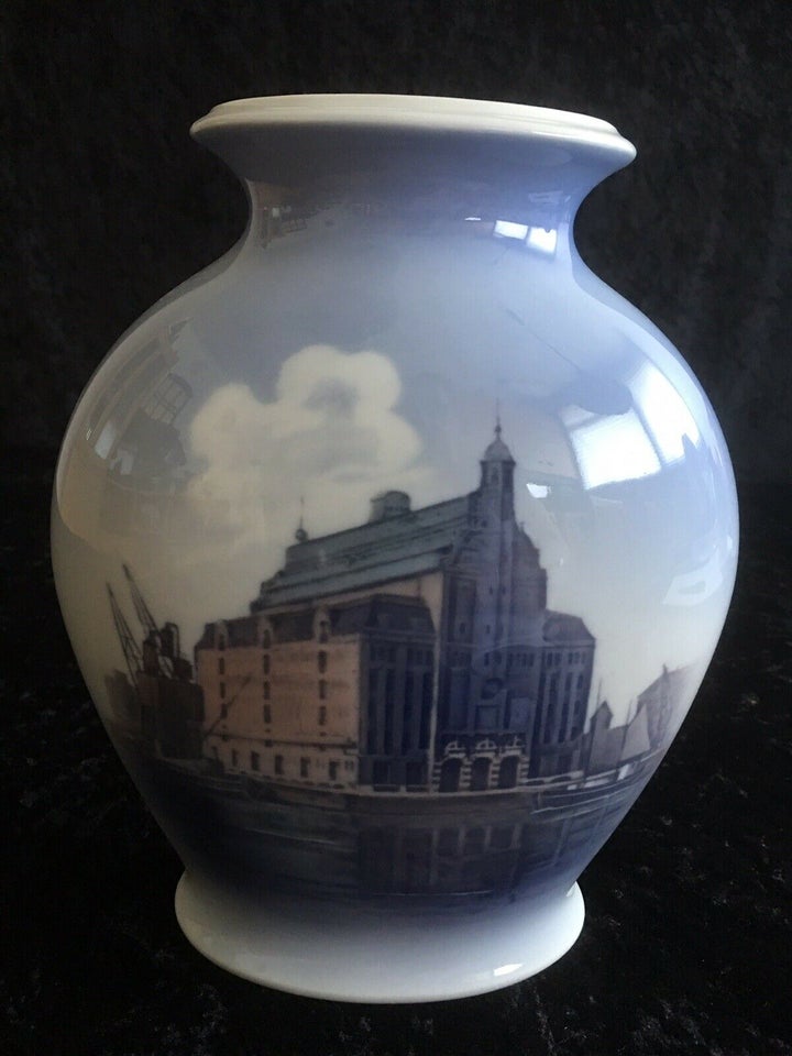 Porcelæn VASE MED MOTIV FRA