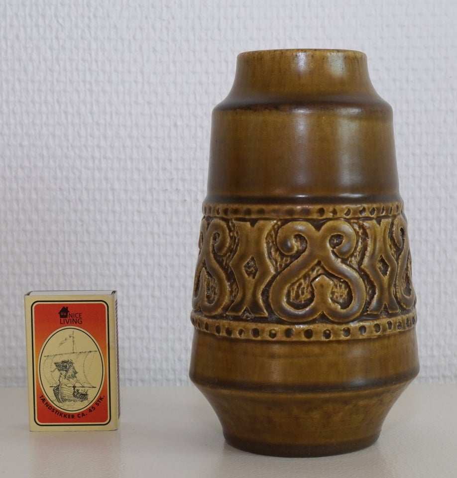 Olivengrøn vintage keramik vase