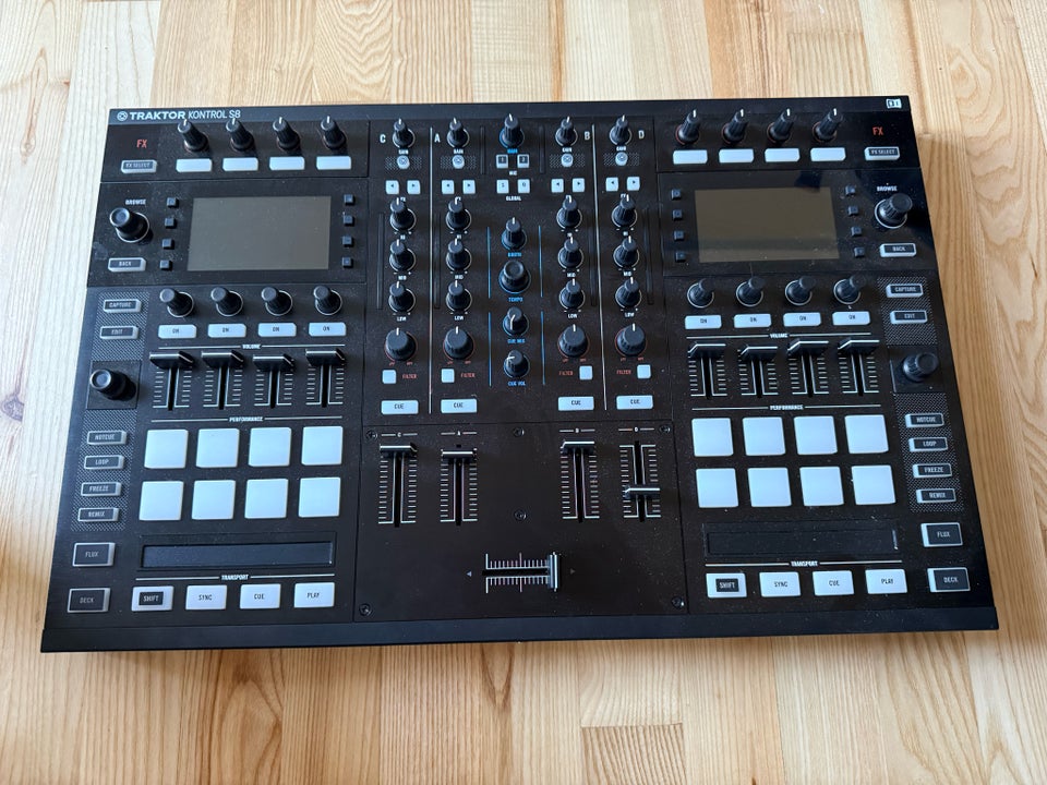 Traktor kontrol s8 , Traktor