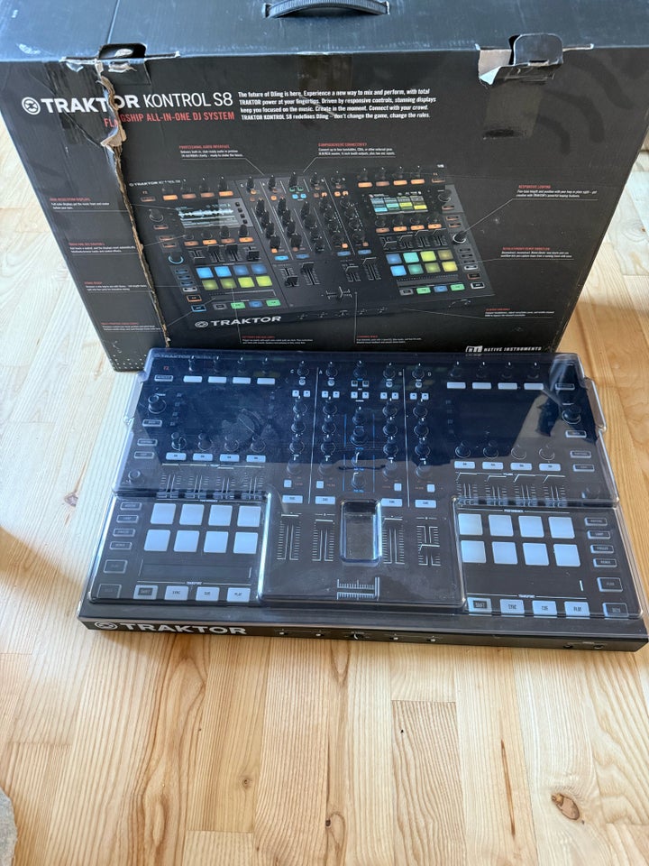 Traktor kontrol s8 , Traktor