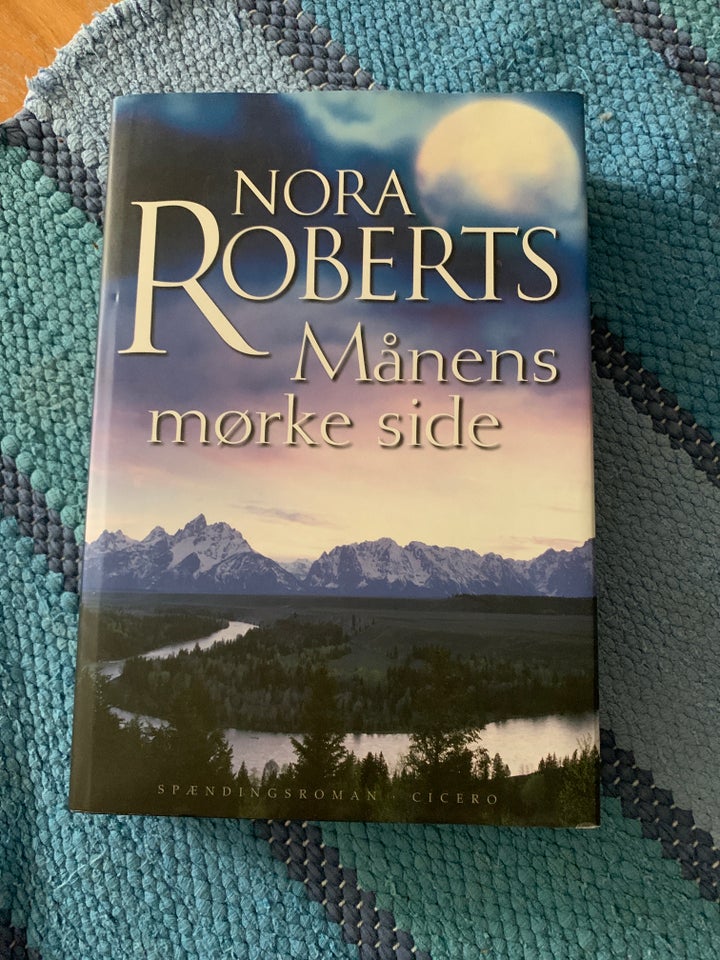 MÅNENS MØRKE SIDE, NORA ROBORTS ,