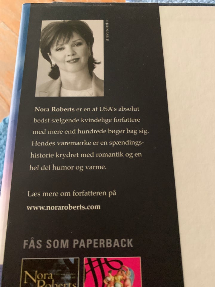 MÅNENS MØRKE SIDE, NORA ROBORTS ,