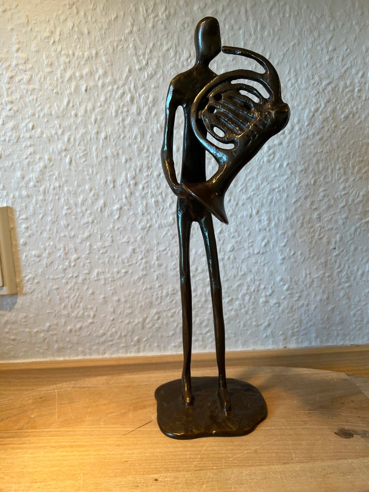 Bronzefigur, Mand spiller på