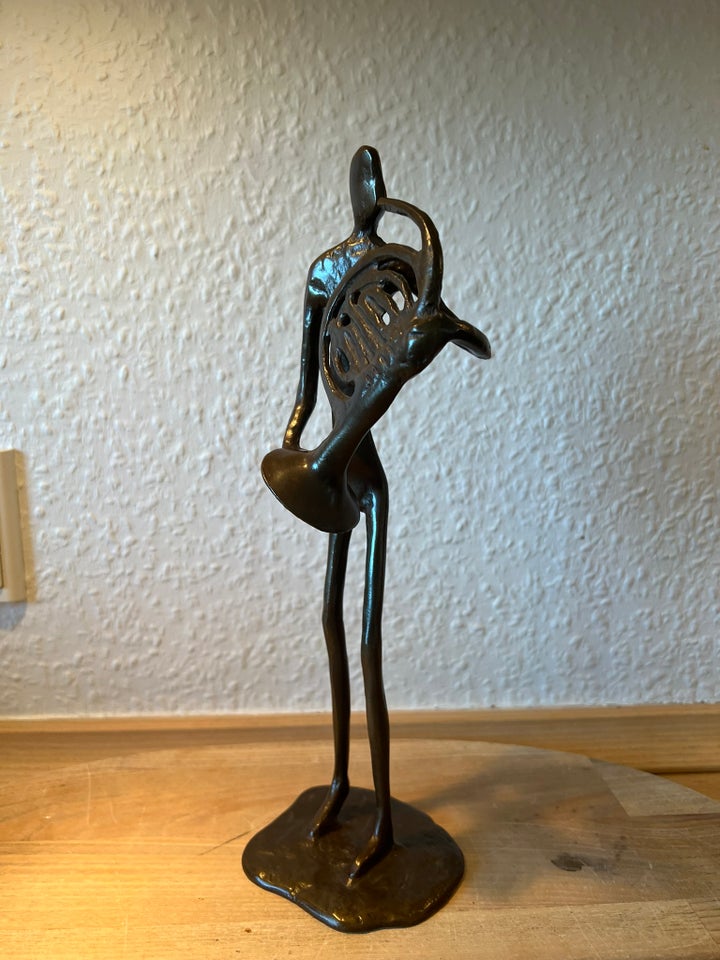 Bronzefigur, Mand spiller på