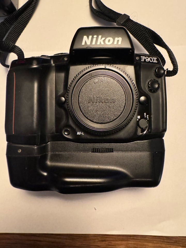 Nikon, Nikon F90X + Speedlight