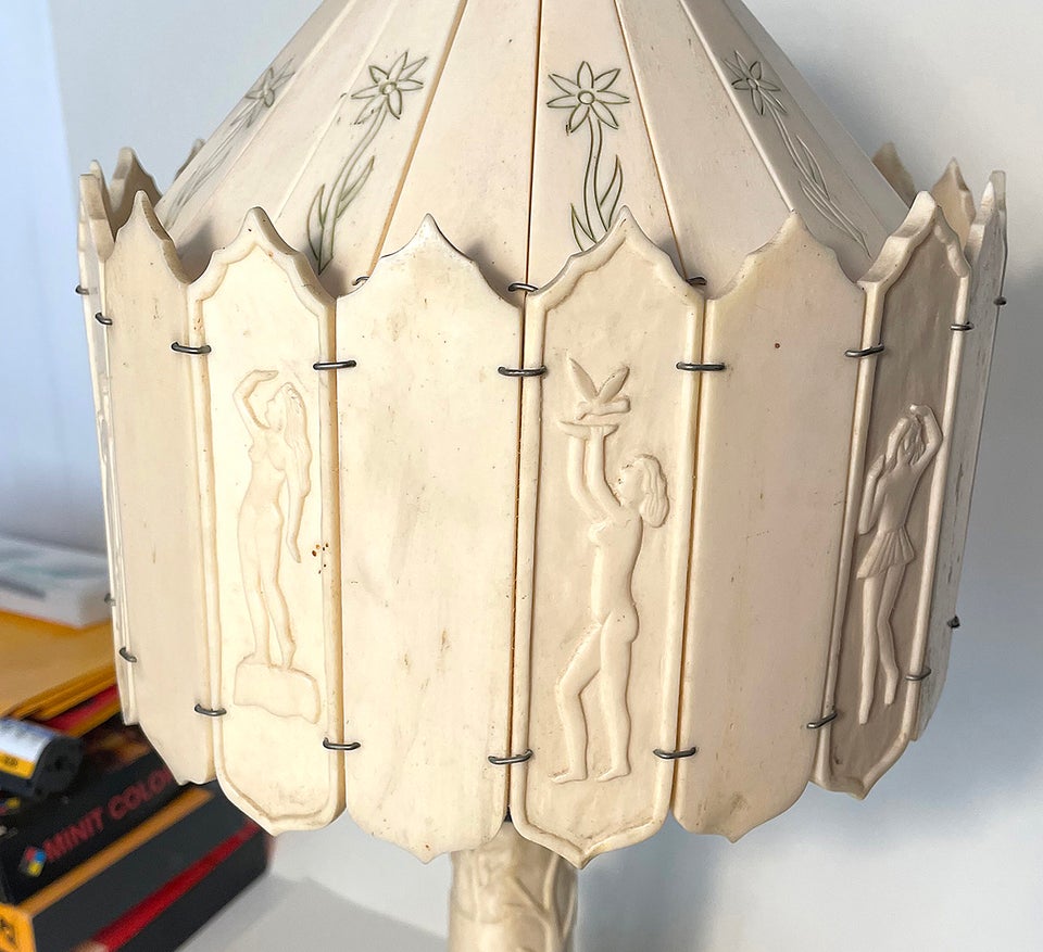 Håndskåret Ben lampe  100 år gl b: