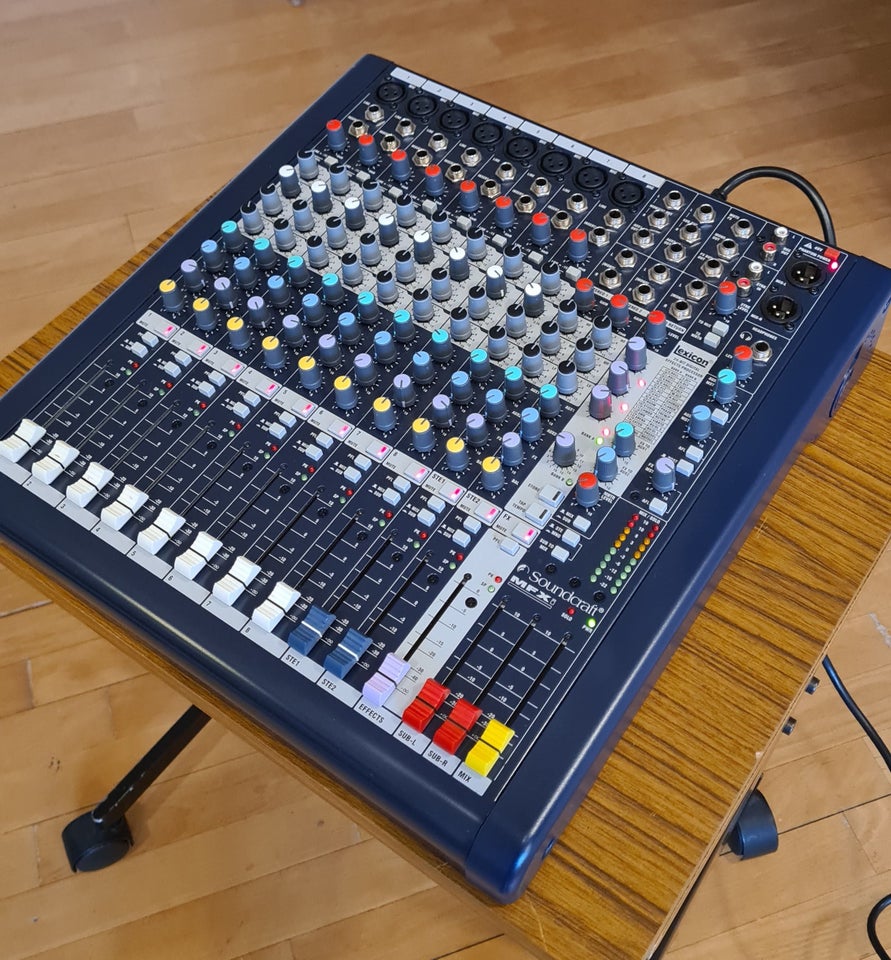 Mixer, Soundcraft MFXi 8