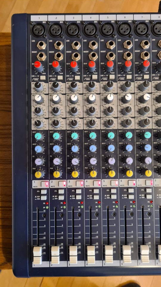 Mixer, Soundcraft MFXi 8