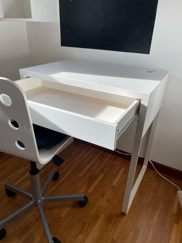 Skrivebord, Ikea, b: 73 d: 50 h: 75