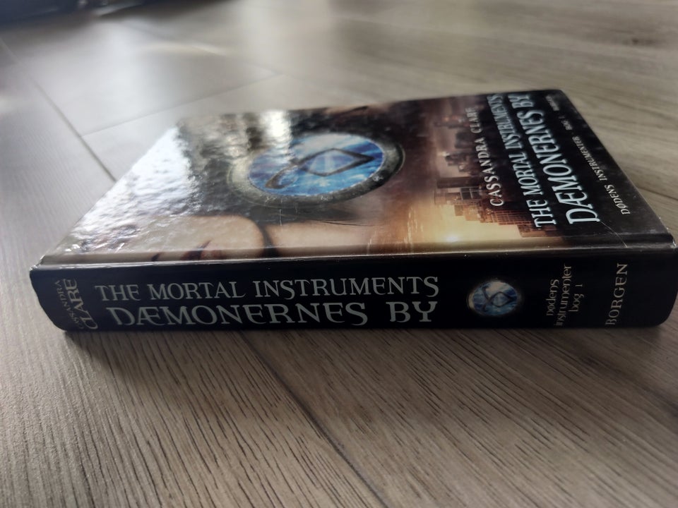 Dæmonernes by, Cassandra Clare,