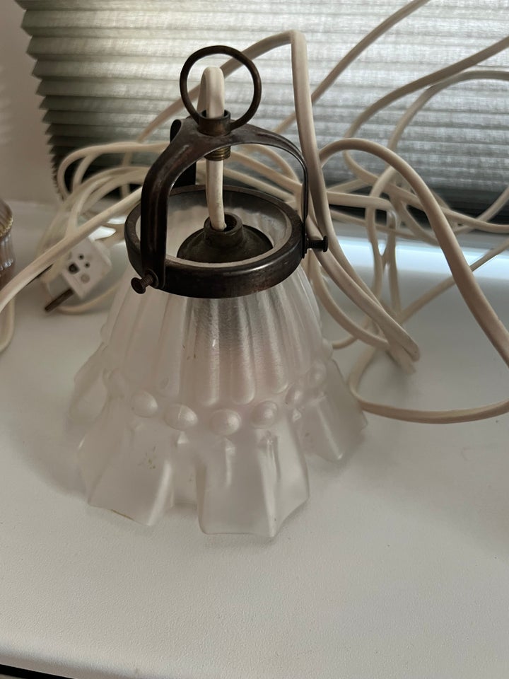 Anden loftslampe, Ukendt