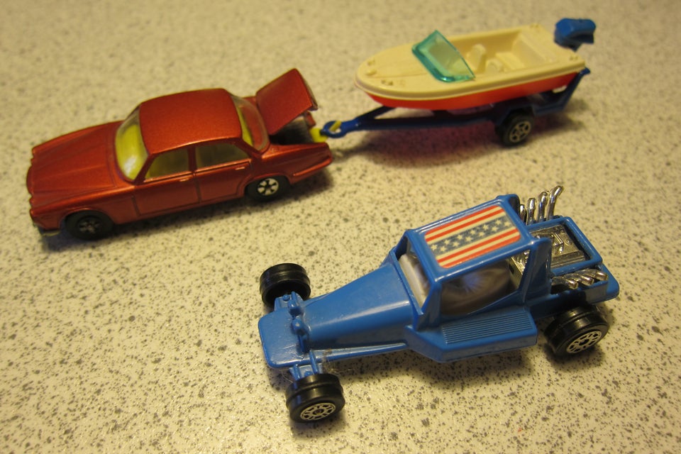 2 Matchbox biler og 1 Whizzwheels,