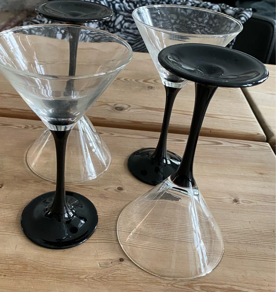 Glas Cocktail glas m sort stilk og