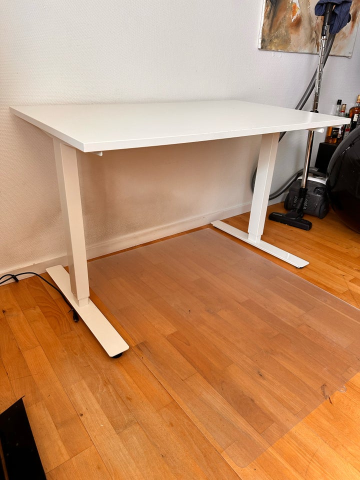 Skrivebord Ikea b: 120 d: 70