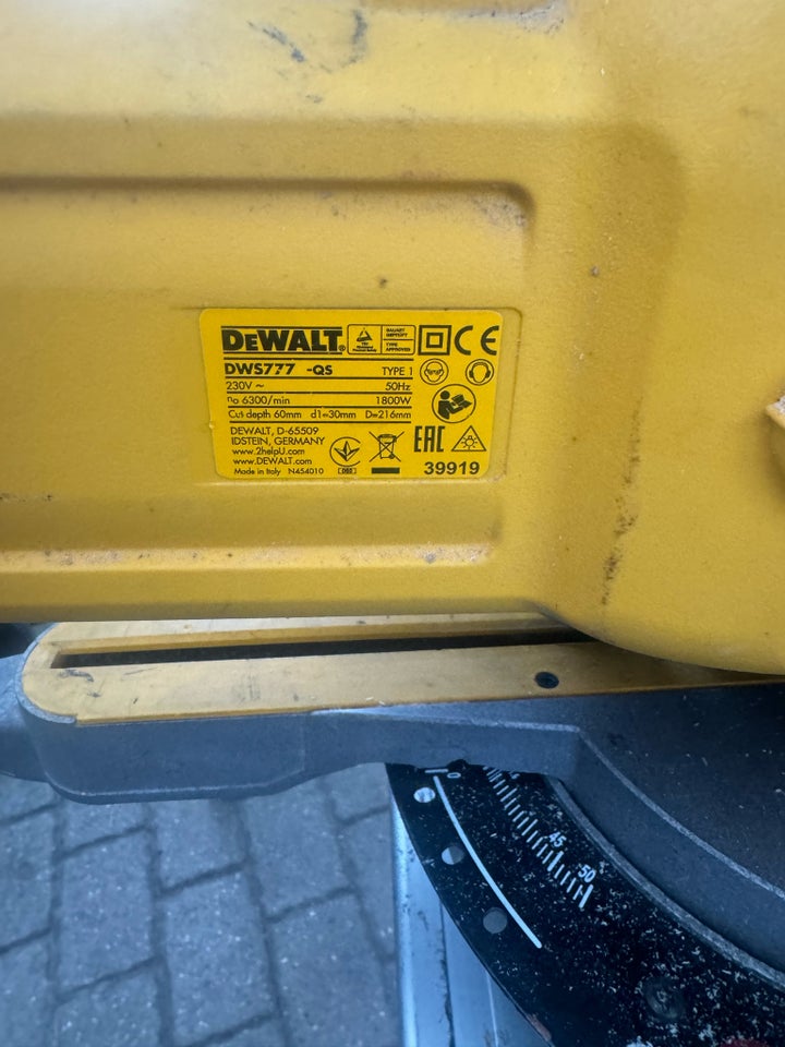 Afkortersav, DeWalt 777