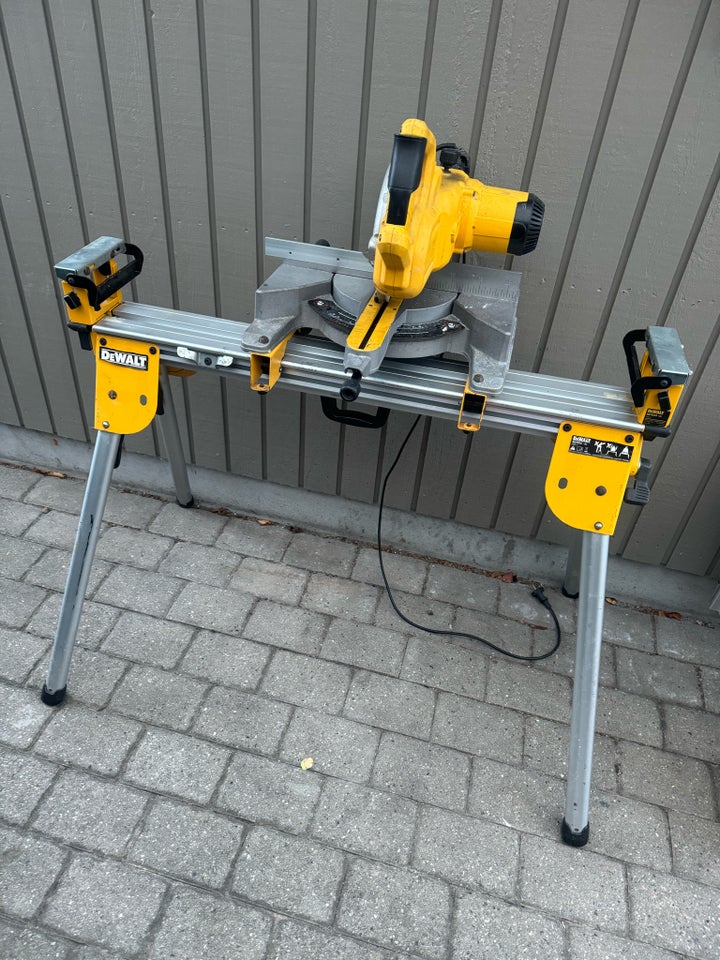 Afkortersav, DeWalt 777