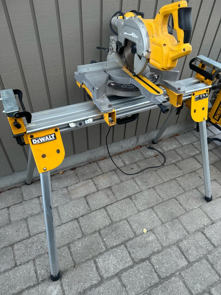 Afkortersav, DeWalt 777