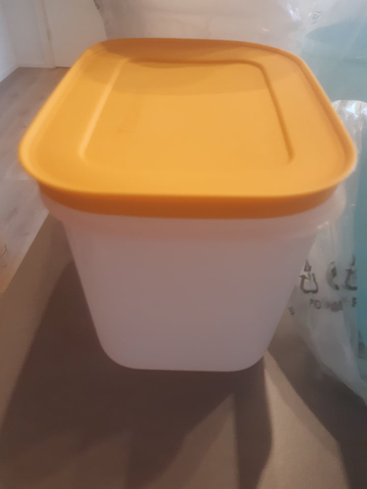 Nyt Tupperware  Tupperware