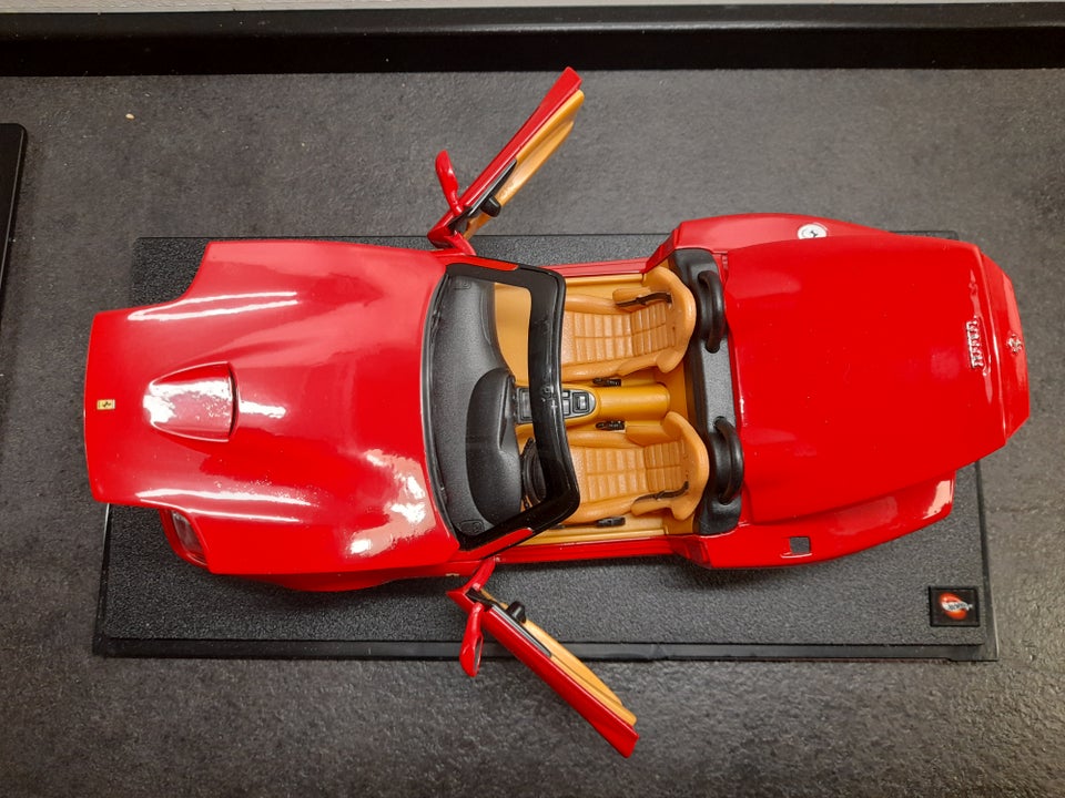 Modelbil Hotwheels Ferrari 550