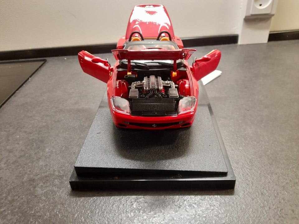 Modelbil Hotwheels Ferrari 550