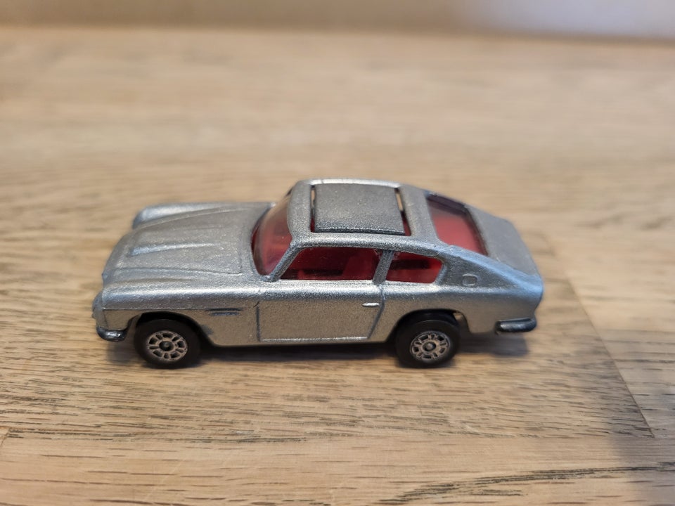 Modelbil, James Bond Aston Martin