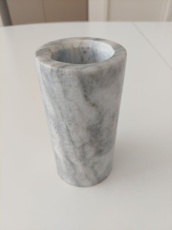 Andet Vase