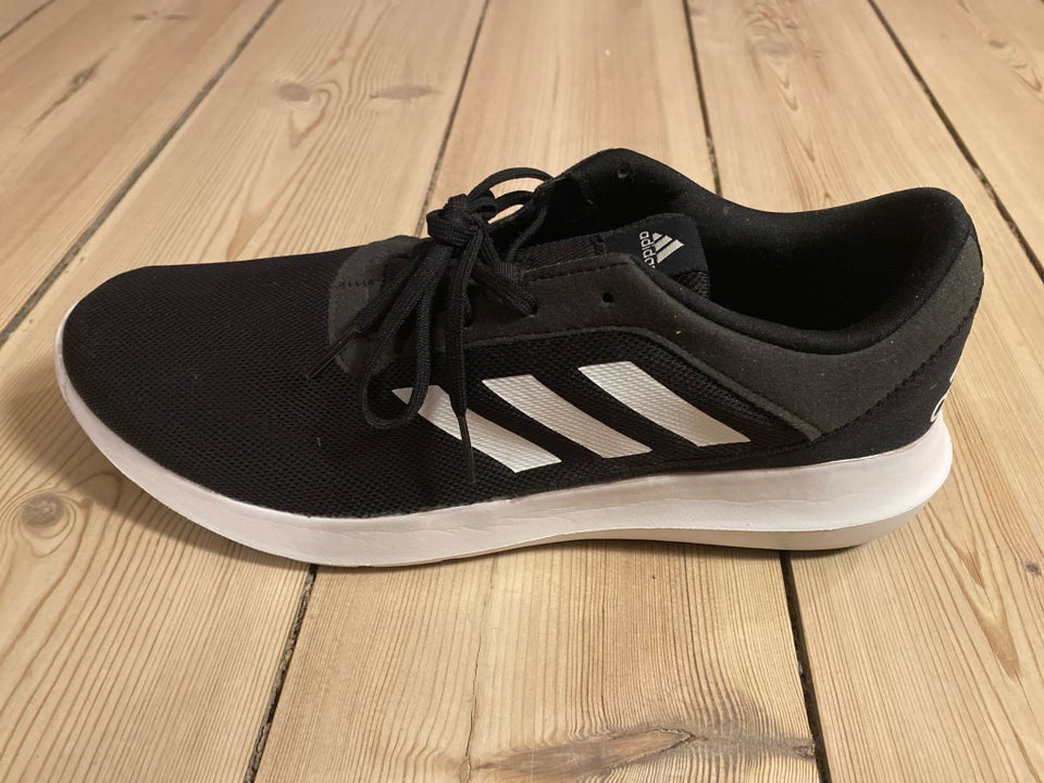 Sneakers, Adidas Coreracer, str.