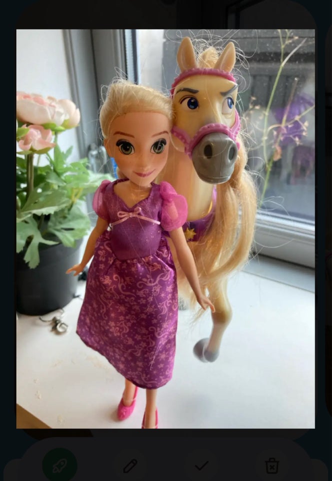 Barbie, Rapunzel og hest