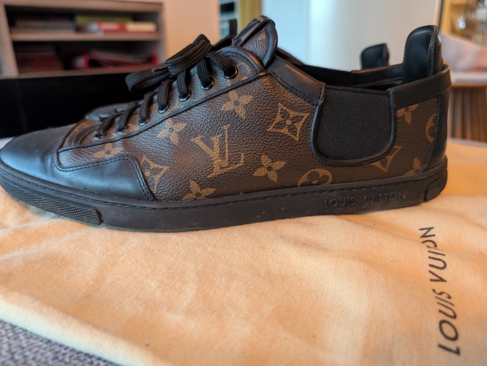 Sneakers Louis Vuitton str 45