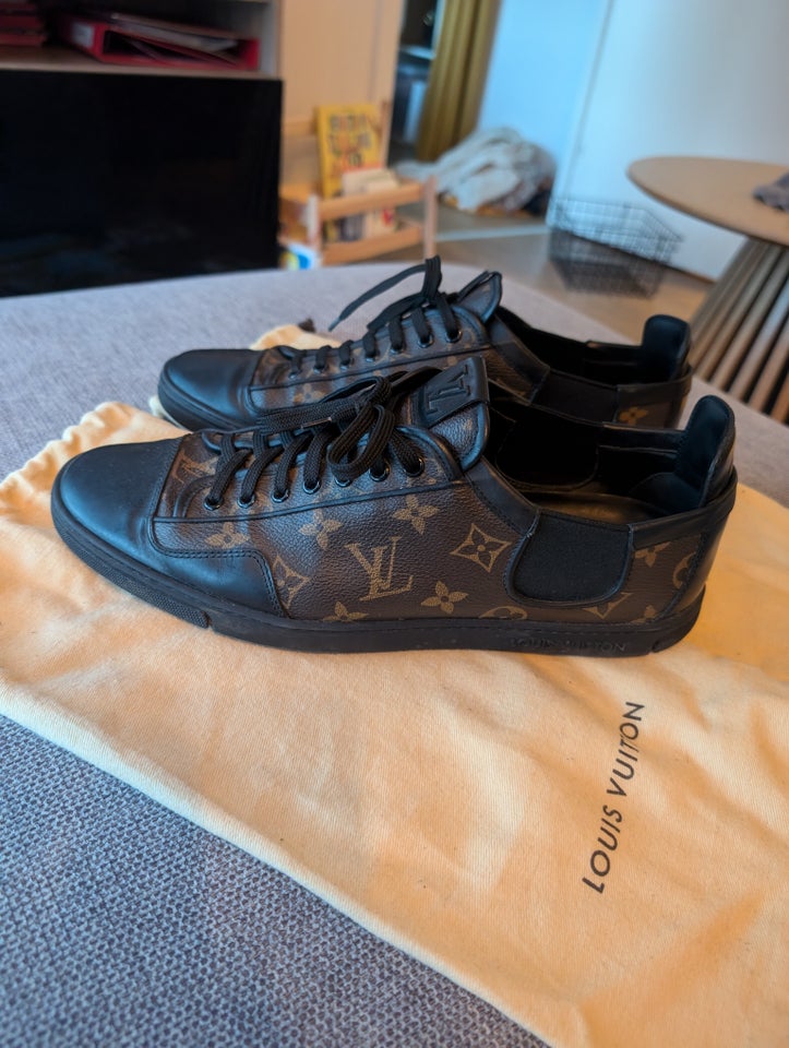 Sneakers Louis Vuitton str 45