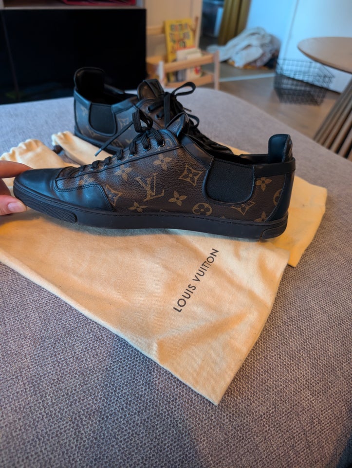 Sneakers Louis Vuitton str 45