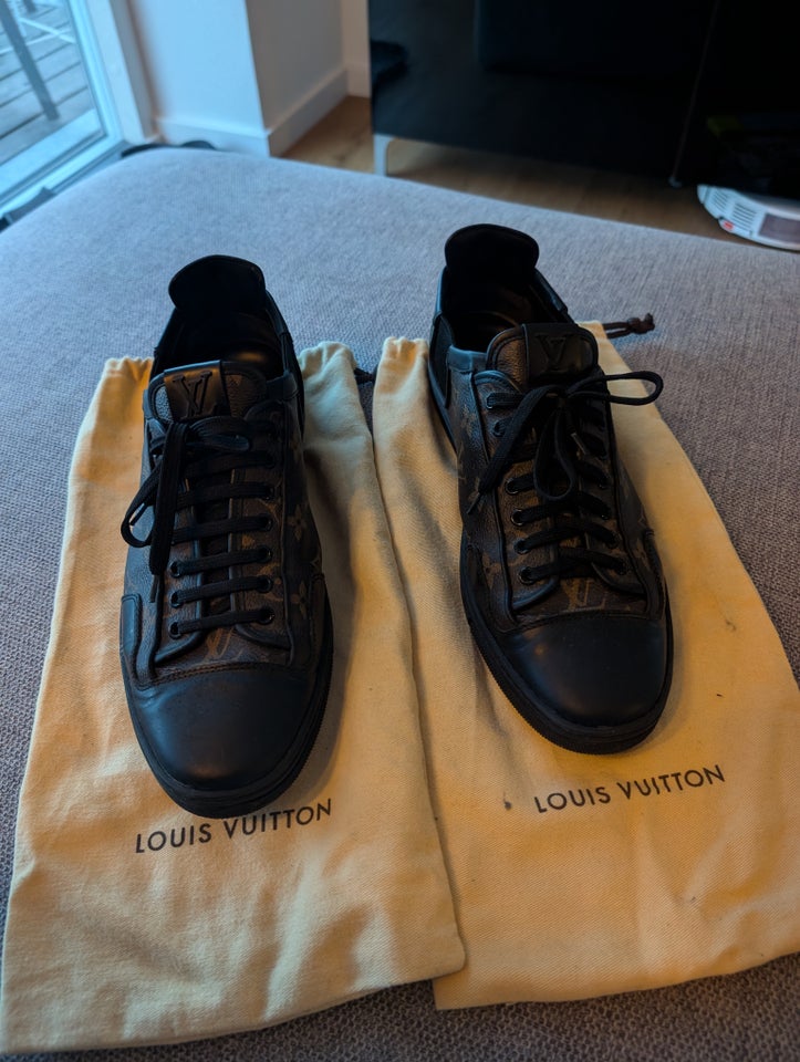 Sneakers Louis Vuitton str 45