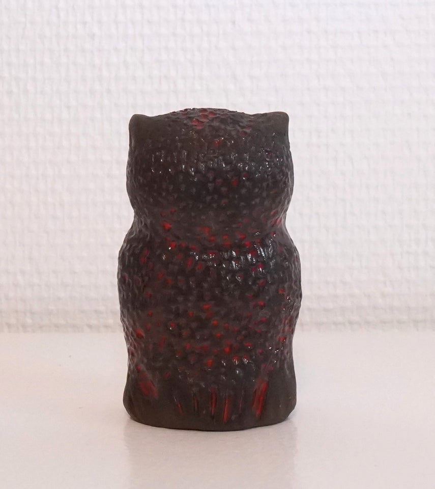 Vintage keramik ugle med varm rød