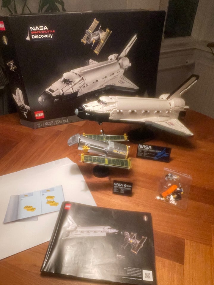 Lego Space, 10283